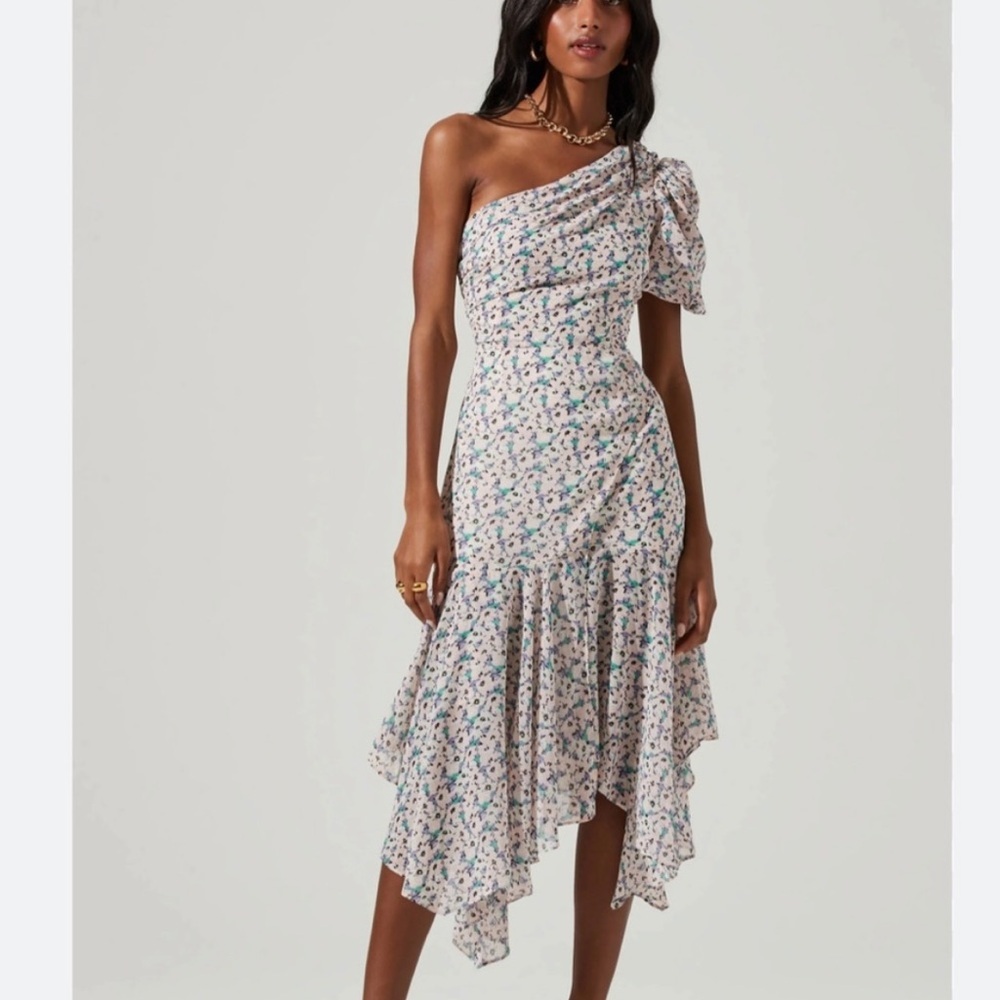 Astr Santorini One Shoulder Floral Midi Dress